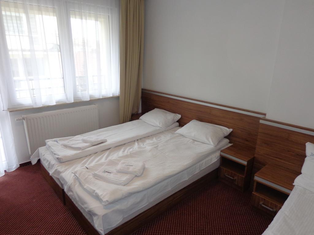 Adamar Jastrzebia Gora Bed & Breakfast Exterior photo