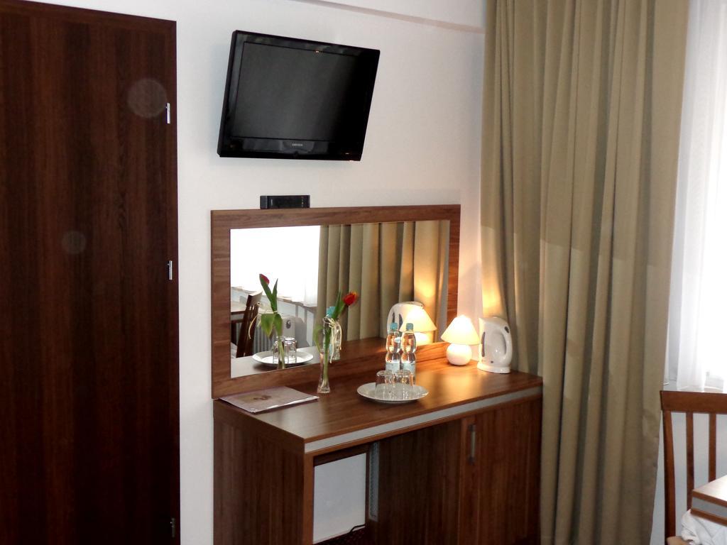 Adamar Jastrzebia Gora Bed & Breakfast Room photo